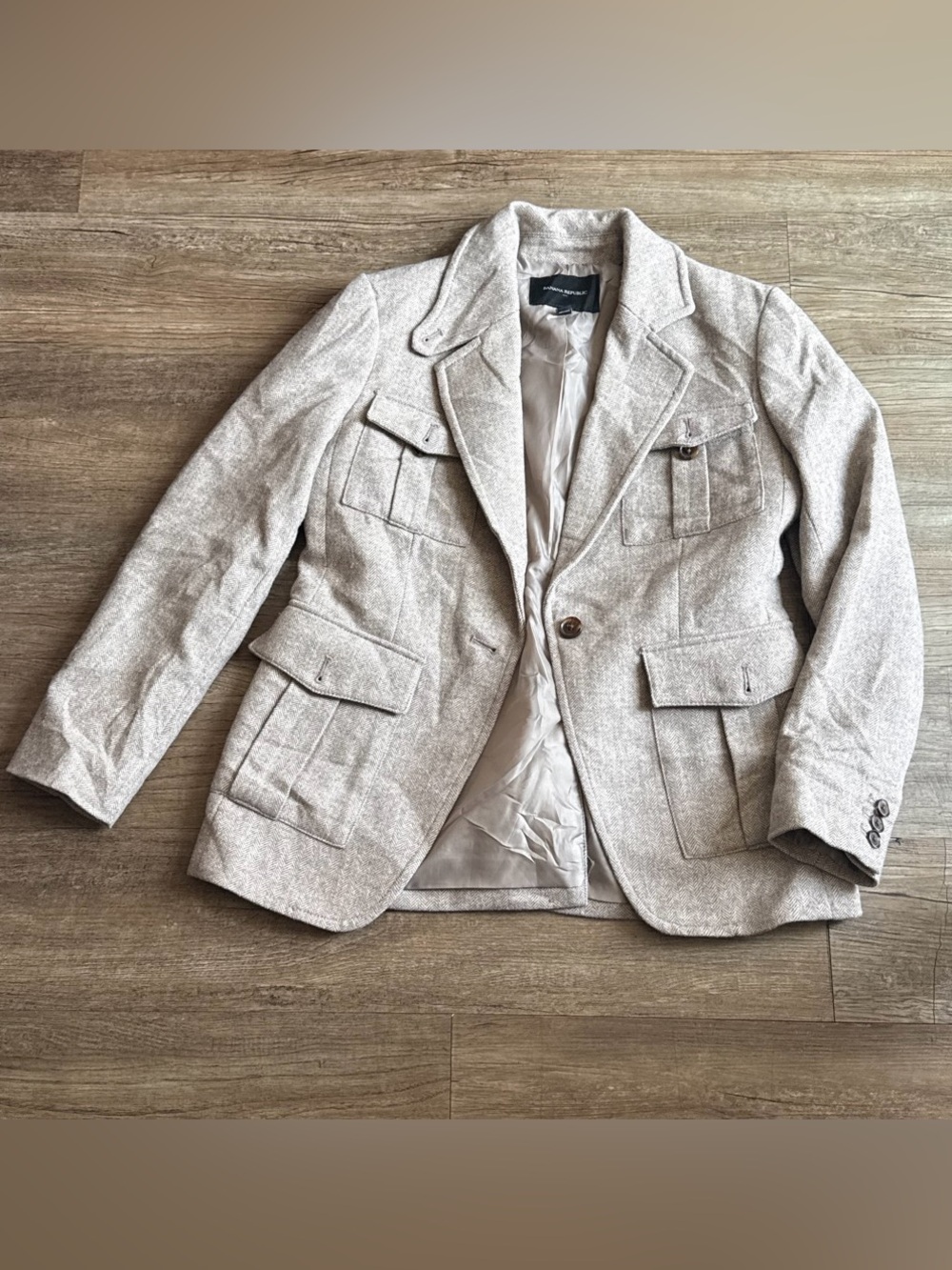 Banana Republic 45% wool blend blazer in size 2 petite